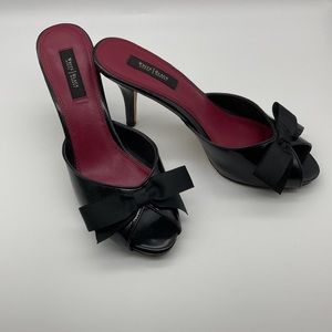 White House/Black Market Kylie Patent Leather peep toe heels